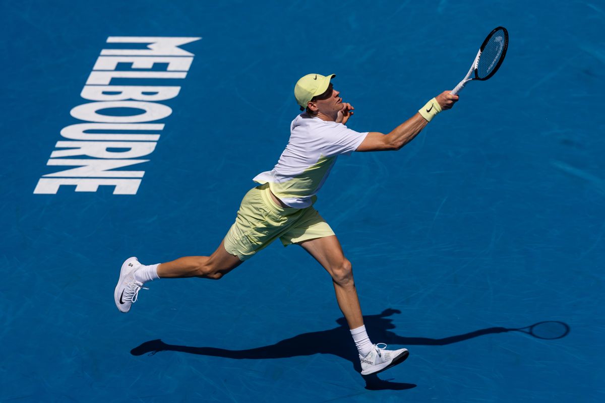 Australian Open: Sinner soffre un set, ma batte Schoolkate